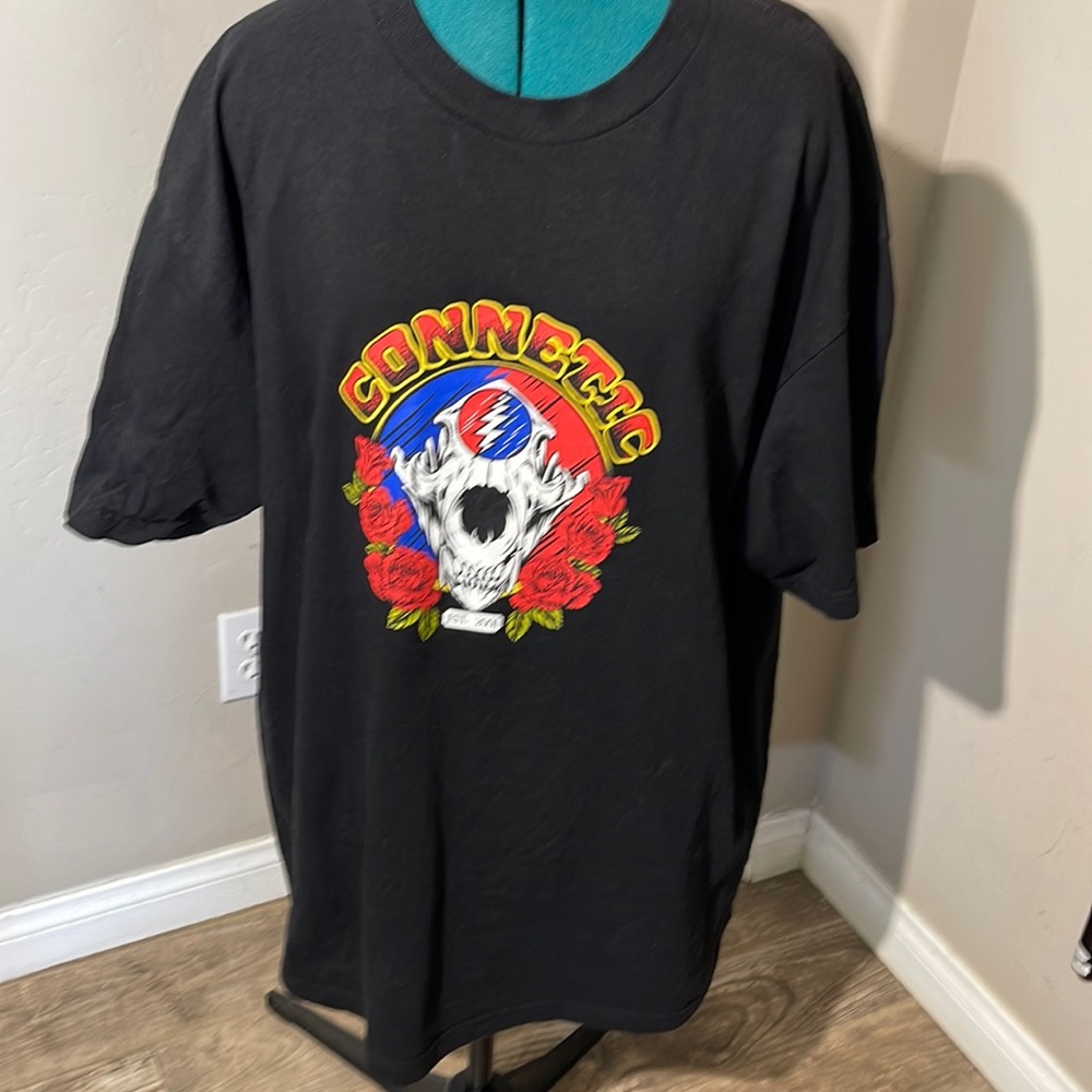 Connetic T-Shirt x-Large no holes,stains,or piling slight fading but not too bad